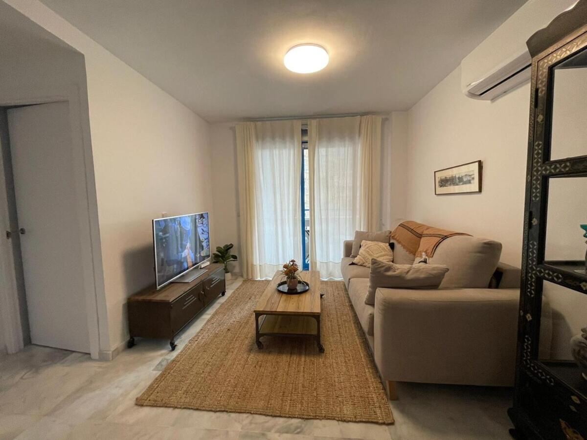 Calu Homes Cerca Playa De Huelin Малага Экстерьер фото