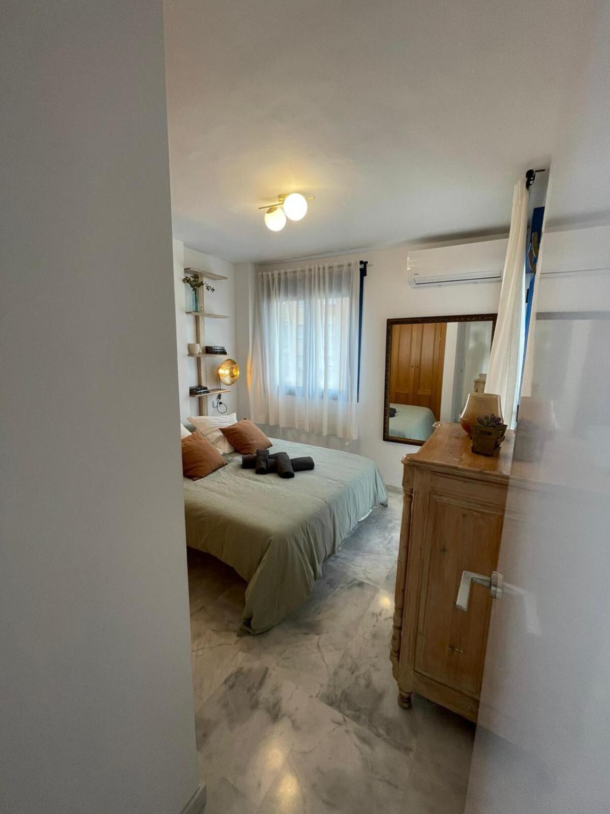 Calu Homes Cerca Playa De Huelin Малага Экстерьер фото