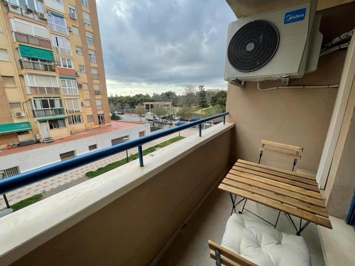 Calu Homes Cerca Playa De Huelin Малага Экстерьер фото
