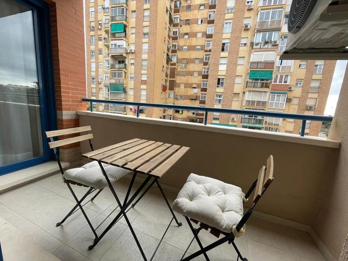 Calu Homes Cerca Playa De Huelin Малага Экстерьер фото